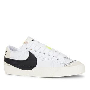 Nike Womens Blazer Low '77 Jumbo Sneakers 8 Swoosh Lace Up Retro White Black